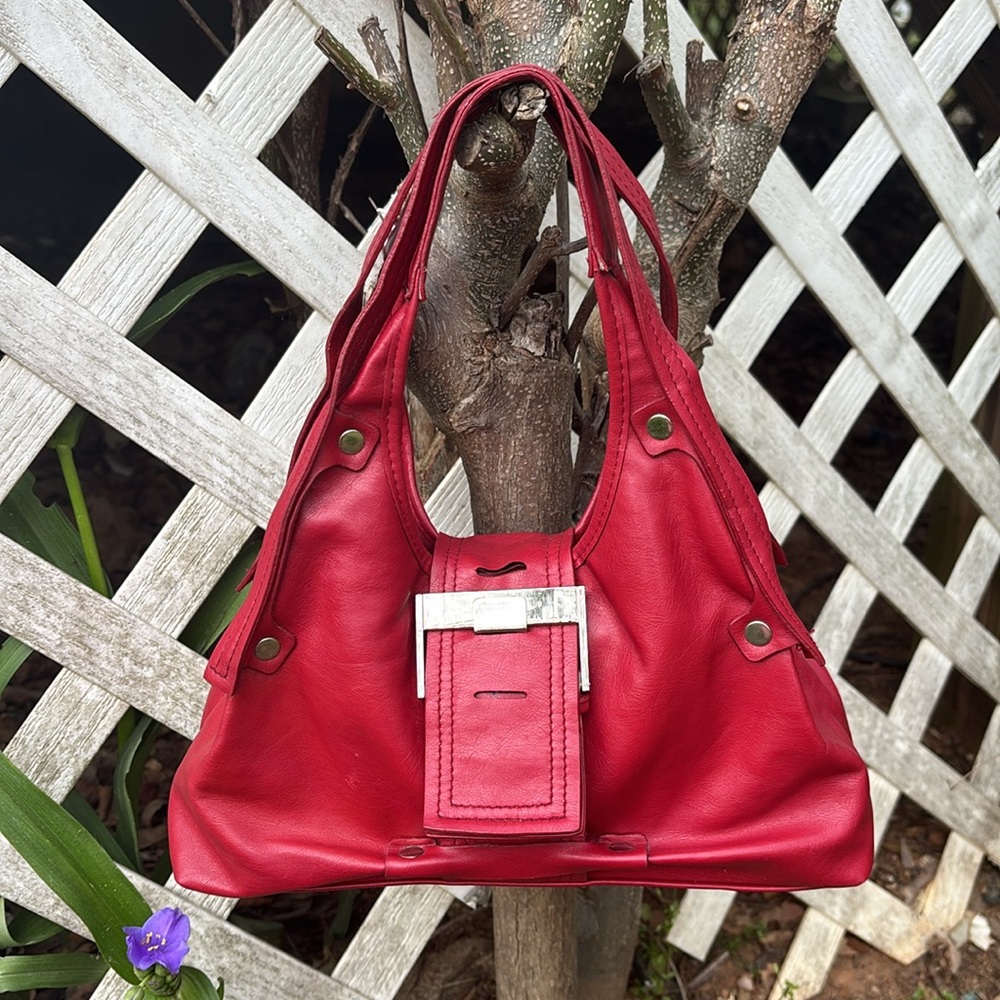 GIANNINI Vibrant Red Leather Shoulder Bag with Slouchy Design